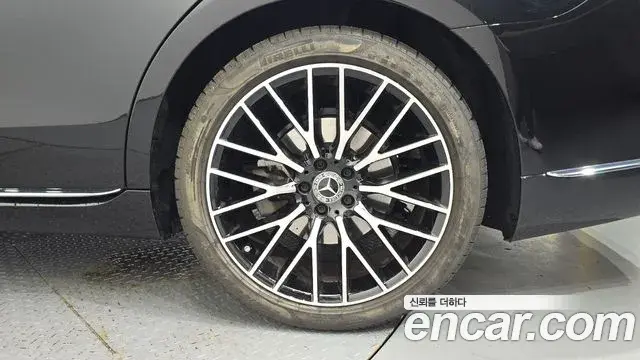 Mercedes-Benz S-Class 2025 — Photo 11/36