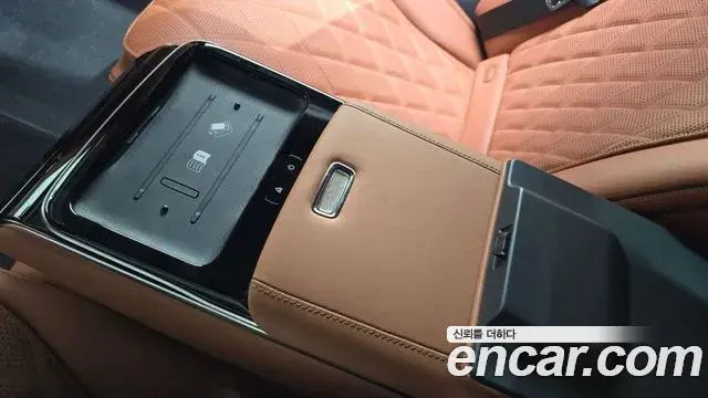 Mercedes-Benz S-Class 2025 — Photo 20/36