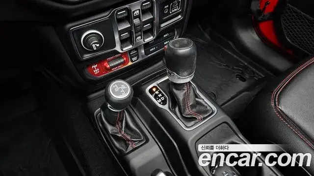 Jeep Wrangler 2021 — ფოტო 19/30