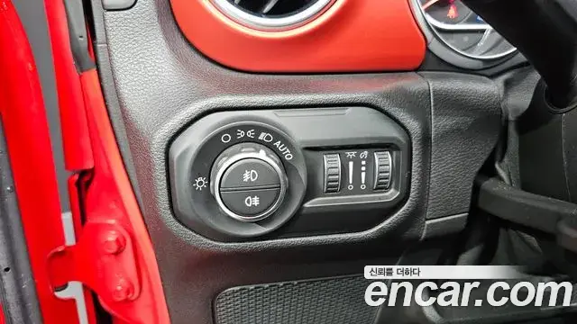 Jeep Wrangler 2021 — ფოტო 8/30