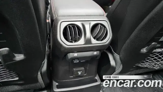 Jeep Wrangler 2021 — ფოტო 12/30