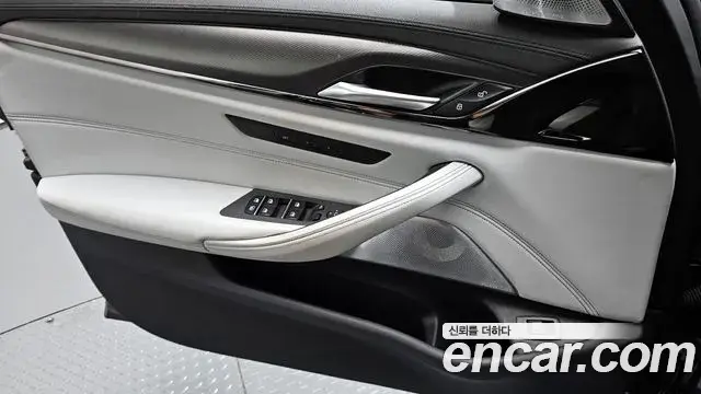 BMW M5 2019 — ფოტო 7/30