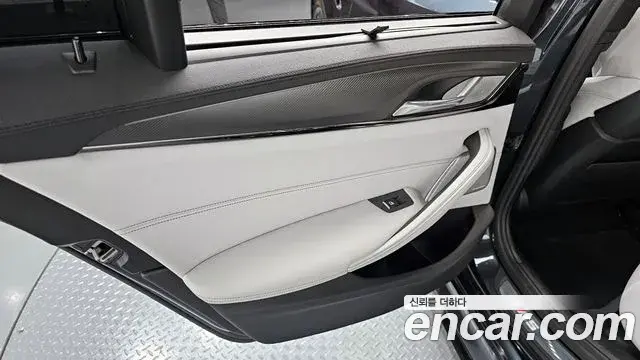 BMW M5 2019 — ფოტო 22/30