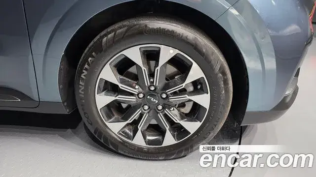 Kia Carnival 2023 — ფოტო 6/35