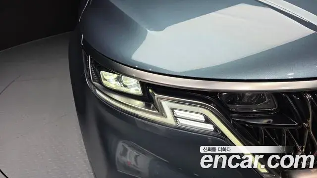 Kia Carnival 2023 — ფოტო 5/35