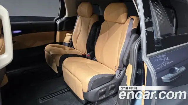 Kia Carnival 2023 — ფოტო 10/35