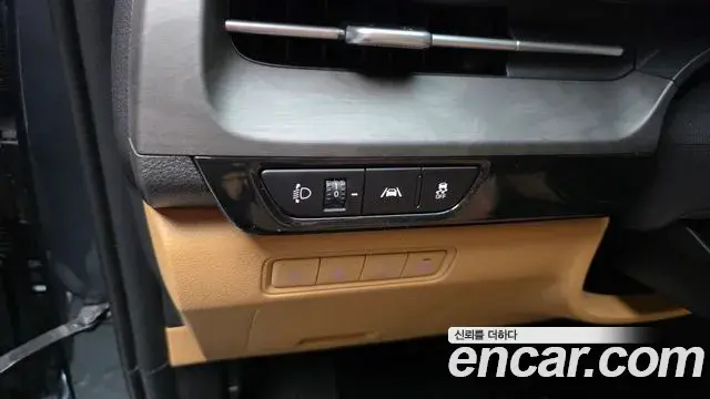Kia Carnival 2023 — ფოტო 27/35