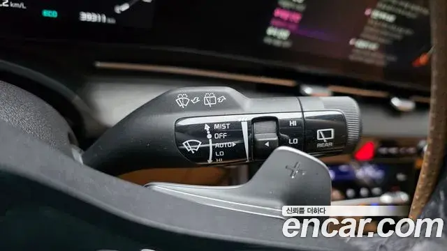 Kia Carnival 2023 — ფოტო 31/35