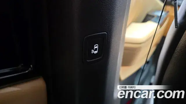 Kia Carnival 2023 — ფოტო 1/35
