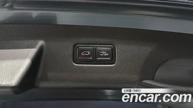 Kia Carnival 2023 — ფოტო 30/35