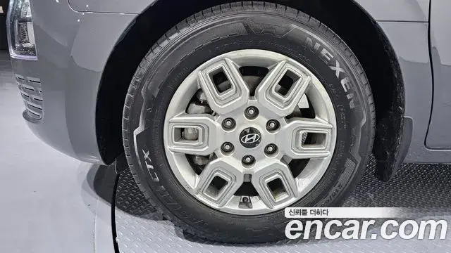Hyundai Staria 2024 — Photo 15/20