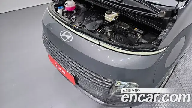 Hyundai Staria 2024 — Photo 8/20