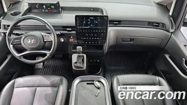 Hyundai Staria 2024 — Photo 12/20