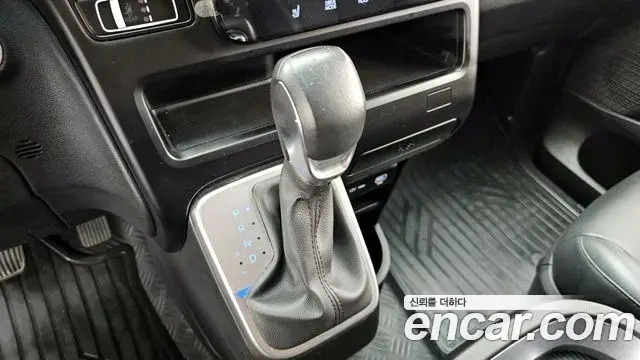 Hyundai Staria 2024 — Photo 4/20