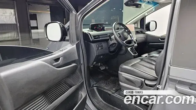Hyundai Staria 2024 — Photo 16/20