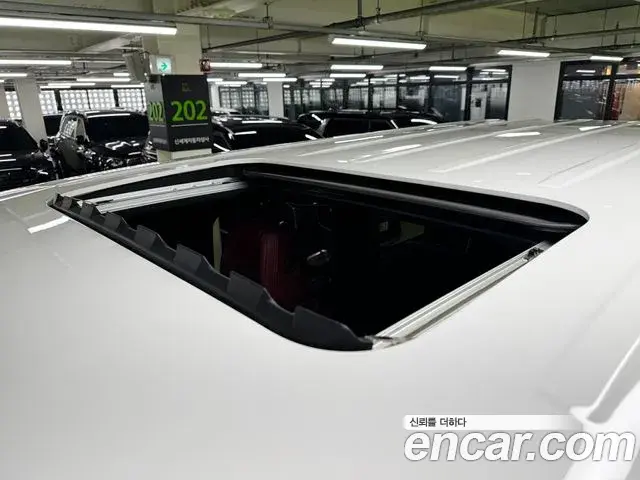 Mercedes-Benz G-Class 2025 — Photo 18/20
