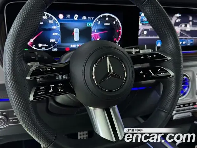 Mercedes-Benz G-Class 2025 — Photo 16/20
