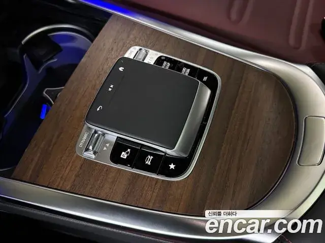 Mercedes-Benz G-Class 2025 — Photo 15/20