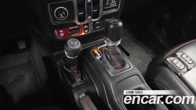 Jeep Wrangler 2021 — Photo 19/30