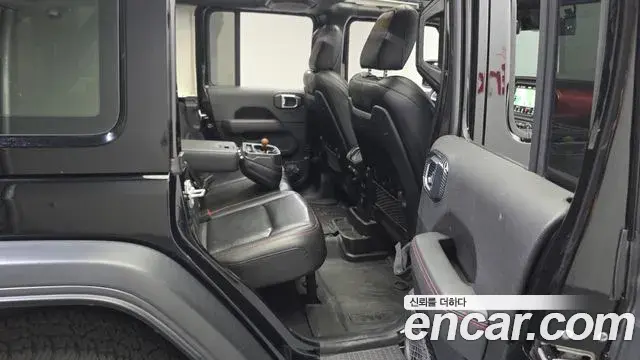 Jeep Wrangler 2021 — Photo 20/30