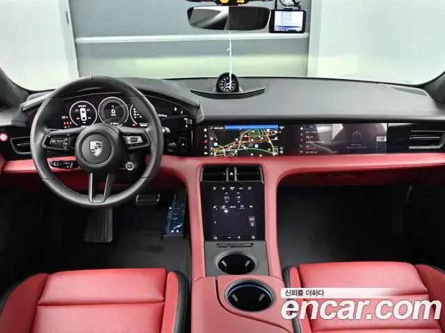 Porsche Taycan 2025 — Photo 8/20