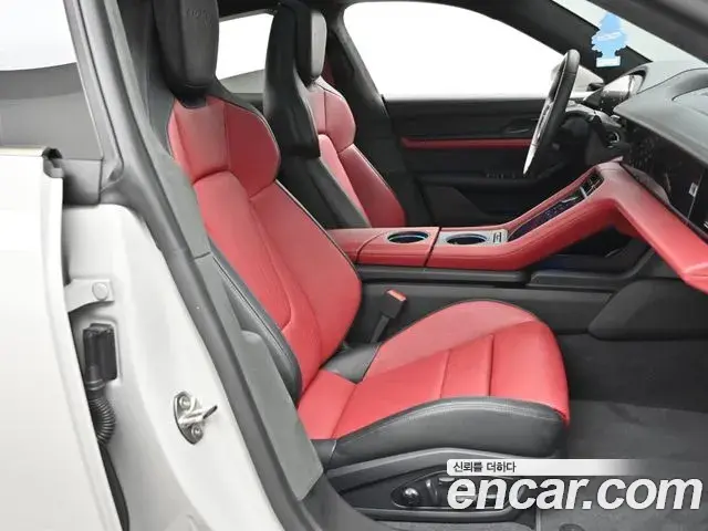 Porsche Taycan 2025 — Photo 6/20