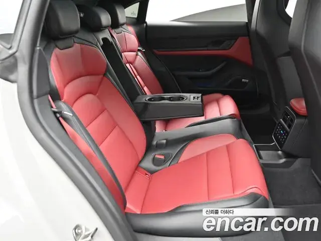 Porsche Taycan 2025 — Photo 14/20