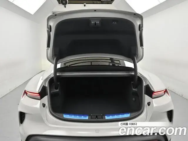 Porsche Taycan 2025 — Photo 13/20