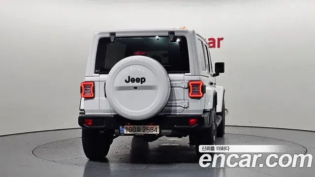 Jeep Wrangler 2022 — ფოტო 18/20