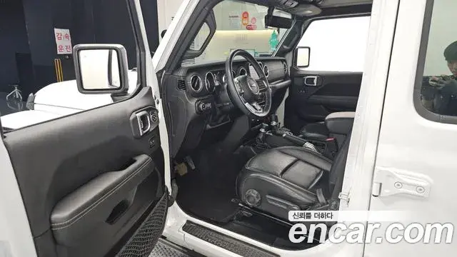 Jeep Wrangler 2022 — ფოტო 16/20