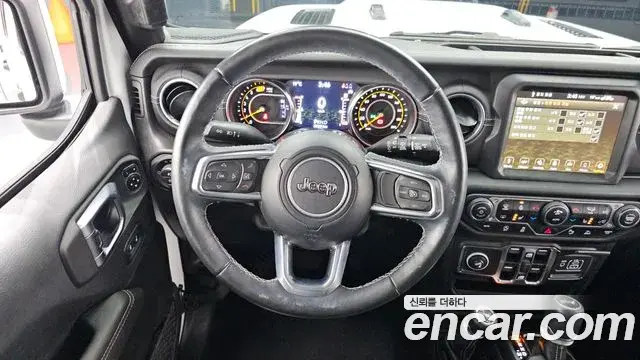 Jeep Wrangler 2022 — ფოტო 14/20