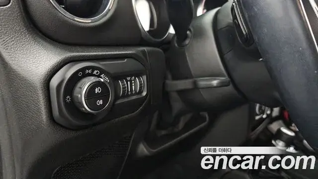 Jeep Wrangler 2022 — ფოტო 9/20