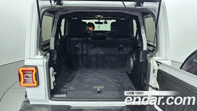 Jeep Wrangler 2022 — ფოტო 15/20