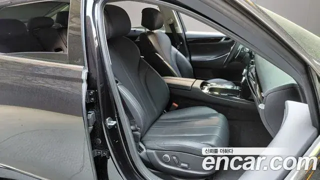 Genesis G80 2021 — Photo 26/32