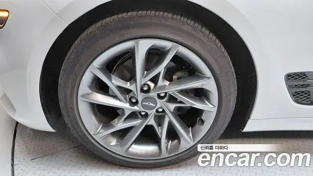 Genesis G70 2022 — Photo 9/30