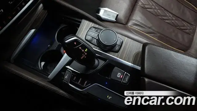 BMW 5 Series 2019 — Şəkil 10/20