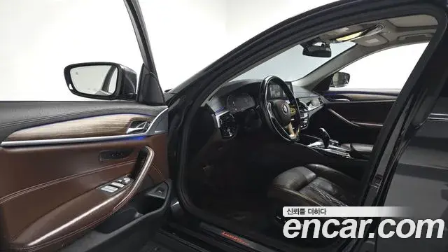 BMW 5 Series 2019 — Şəkil 11/20