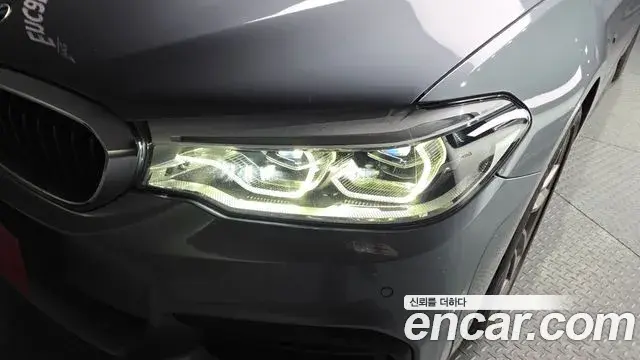 BMW 5 Series 2019 — Photo 20/32