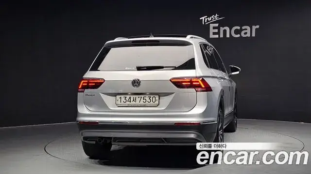 Volkswagen Tiguan 2020 — ფოტო 31/31