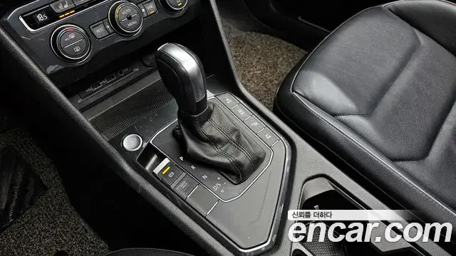 Volkswagen Tiguan 2020 — ფოტო 19/31