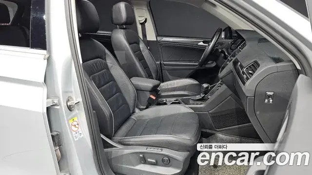 Volkswagen Tiguan 2020 — ფოტო 14/31
