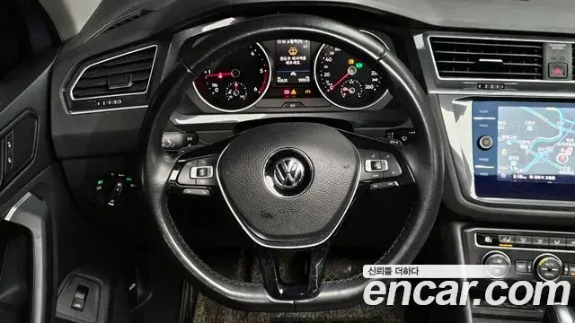 Volkswagen Tiguan 2020 — ფოტო 28/31