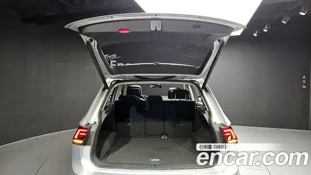 Volkswagen Tiguan 2020 — ფოტო 17/31