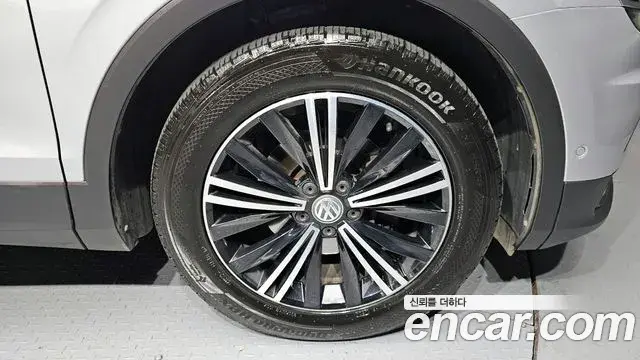 Volkswagen Tiguan 2020 — ფოტო 6/31