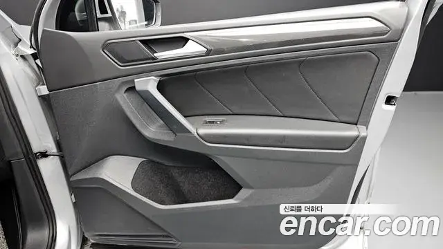 Volkswagen Tiguan 2020 — ფოტო 23/31