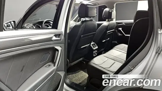 Volkswagen Tiguan 2020 — ფოტო 12/31