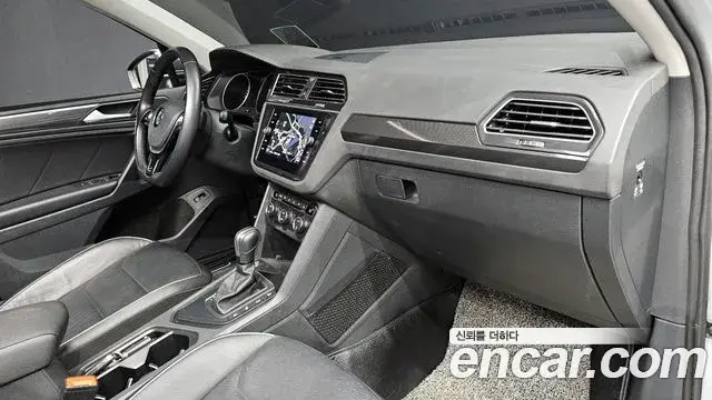 Volkswagen Tiguan 2020 — ფოტო 30/31