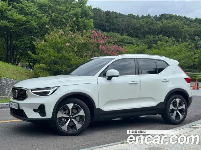 Volvo XC40 2024 — ფოტო 7/20