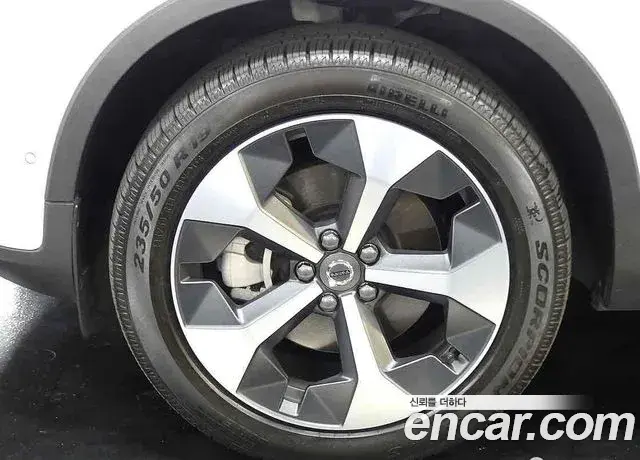 Volvo XC40 2024 — ფოტო 12/20