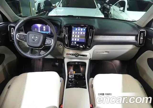 Volvo XC40 2024 — ფოტო 4/20